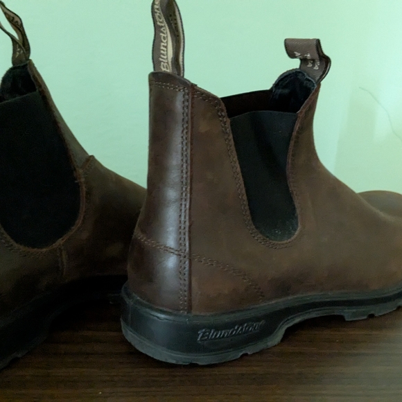 Blundstone Brown Chelsea Boots with Elastic Panels - Picture 2 of 4